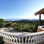 In With Seaview, Terrace, Air Condition, Wifi Mundanije
