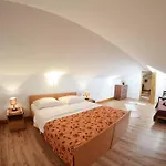 In With Seaview, Terrace, Air Condition, Wifi Appartement *