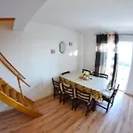 In With Seaview, Terrace, Air Condition, Wifi Appartement