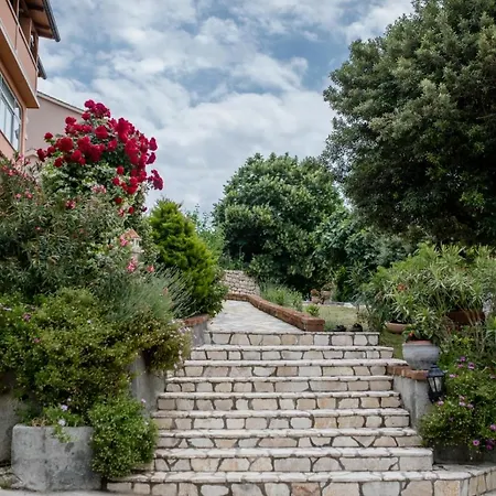 Appartamento In With Seaview, Terrace, Air Condition, Wifi Mundanije