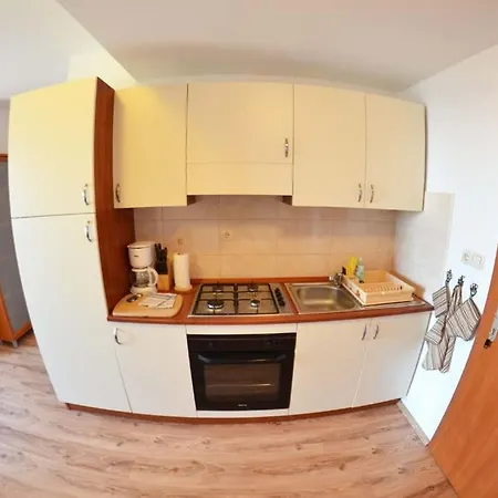 In With Seaview, Terrace, Air Condition, Wifi Mundanije