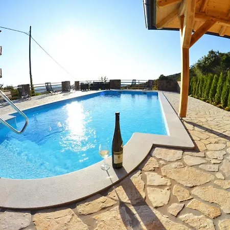 In With Seaview, Terrace, Air Condition, Wifi Mundanije