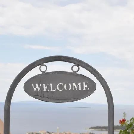 In With Seaview, Terrace, Air Condition, Wifi Appartement *
