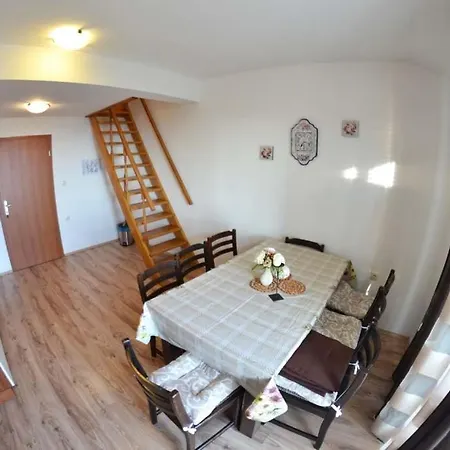 In With Seaview, Terrace, Air Condition, Wifi Mundanije