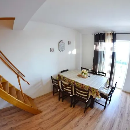 In With Seaview, Terrace, Air Condition, Wifi Appartement