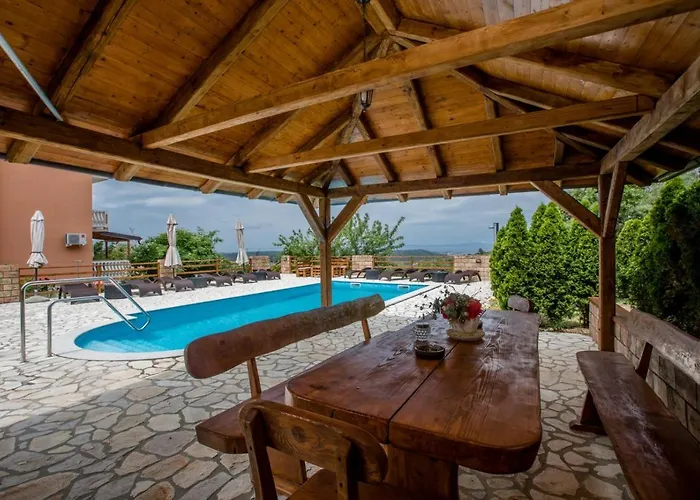 In With Seaview, Terrace, Air Condition, Wifi * Mundanije
