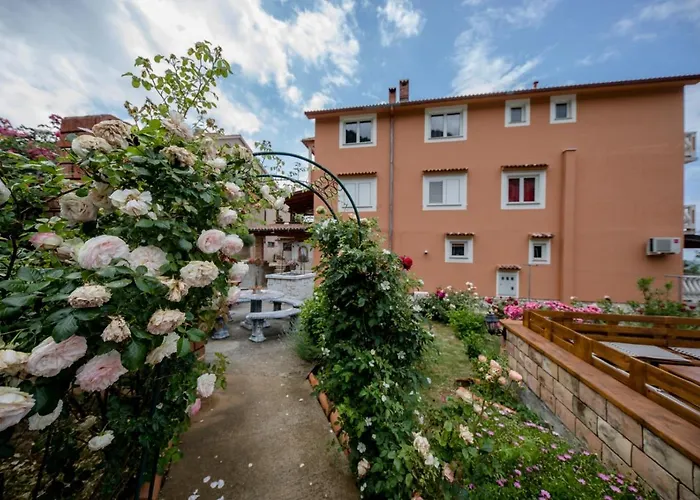 In With Seaview, Terrace, Air Condition, Wifi *