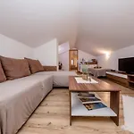 Apartament In With Seaview, Terrace, Air Condition, Wifi *
