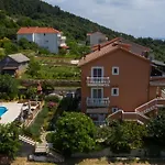 In With Seaview, Terrace, Air Condition, Wifi Apartament Mundanije
