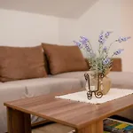 In With Seaview, Terrace, Air Condition, Wifi Apartament