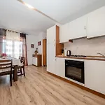 In With Seaview, Terrace, Air Condition, Wifi Apartament