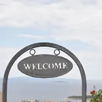 In With Seaview, Terrace, Air Condition, Wifi Apartman *