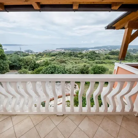 In With Seaview, Terrace, Air Condition, Wifi Apartment Mundanije