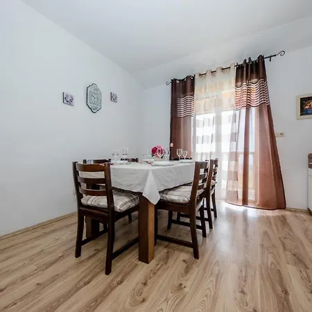 In With Seaview, Terrace, Air Condition, Wifi Appartamento Mundanije