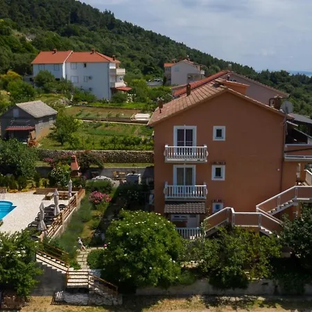 In With Seaview, Terrace, Air Condition, Wifi Apartment Mundanije