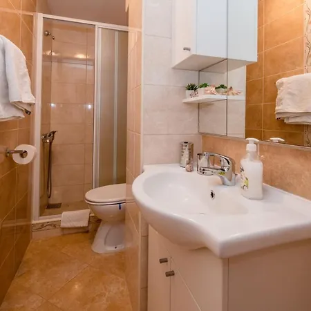 In With Seaview, Terrace, Air Condition, Wifi Apartamento *