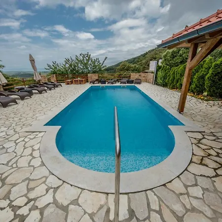 In With Seaview, Terrace, Air Condition, Wifi Mundanije