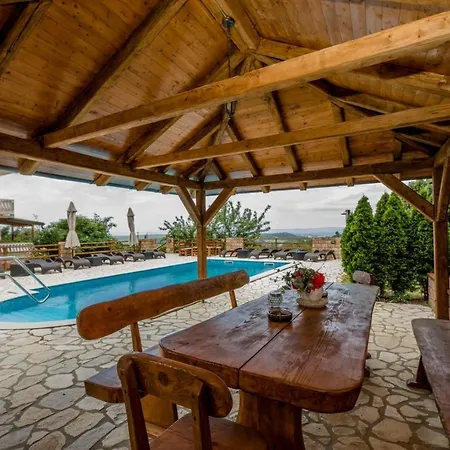 In With Seaview, Terrace, Air Condition, Wifi Apartment Mundanije