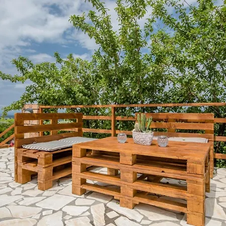 In With Seaview, Terrace, Air Condition, Wifi *