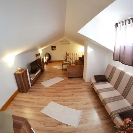 In With Seaview, Terrace, Air Condition, Wifi * Mundanije