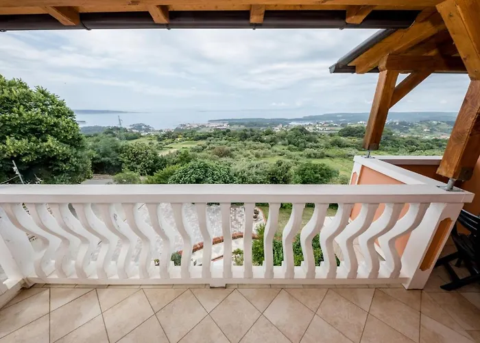 In With Seaview, Terrace, Air Condition, Wifi Appartement Mundanije