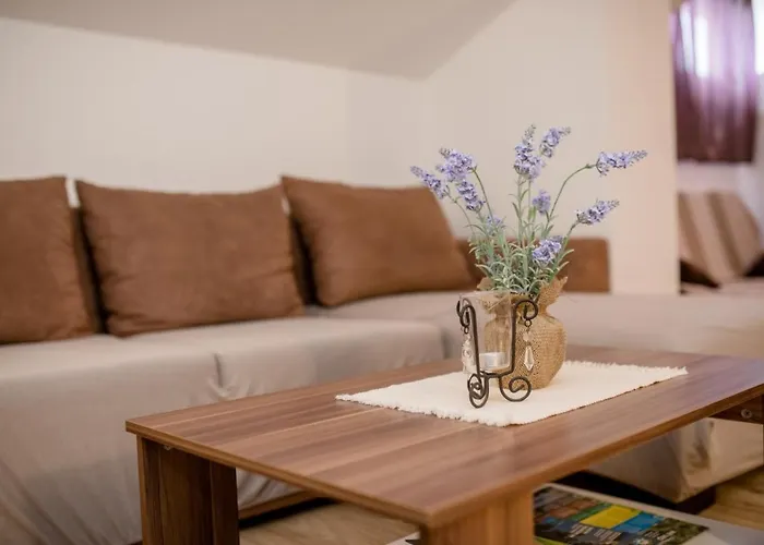 In With Seaview, Terrace, Air Condition, Wifi Apartman