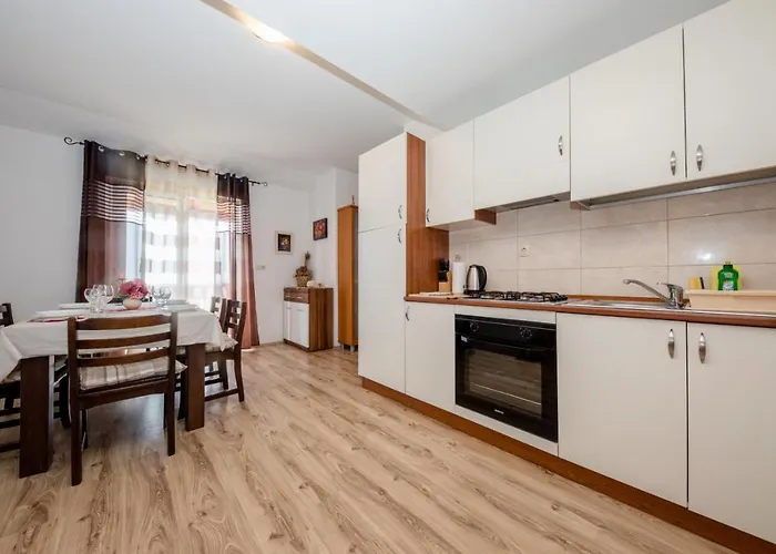 In With Seaview, Terrace, Air Condition, Wifi Appartement