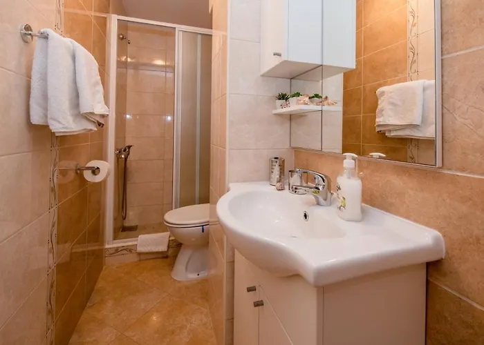 In With Seaview, Terrace, Air Condition, Wifi Appartement *