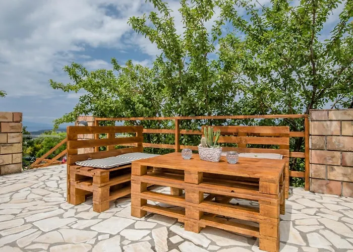 In With Seaview, Terrace, Air Condition, Wifi *