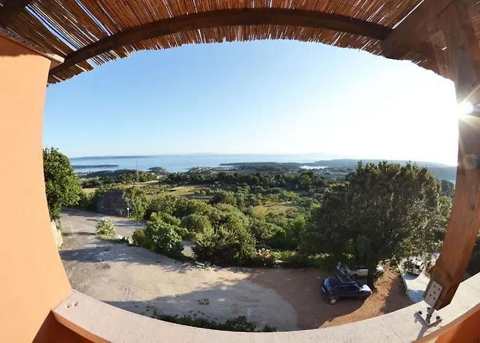 In With Seaview, Terrace, Air Condition, Wifi Appartement *