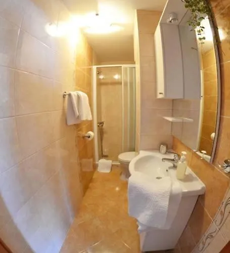 In With Seaview, Terrace, Air Condition, Wifi Appartement