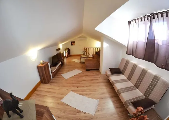 In With Seaview, Terrace, Air Condition, Wifi * Mundanije
