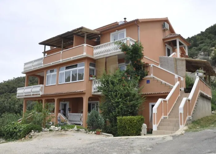 In With Seaview, Terrace, Air Condition, Wifi Appartement Mundanije